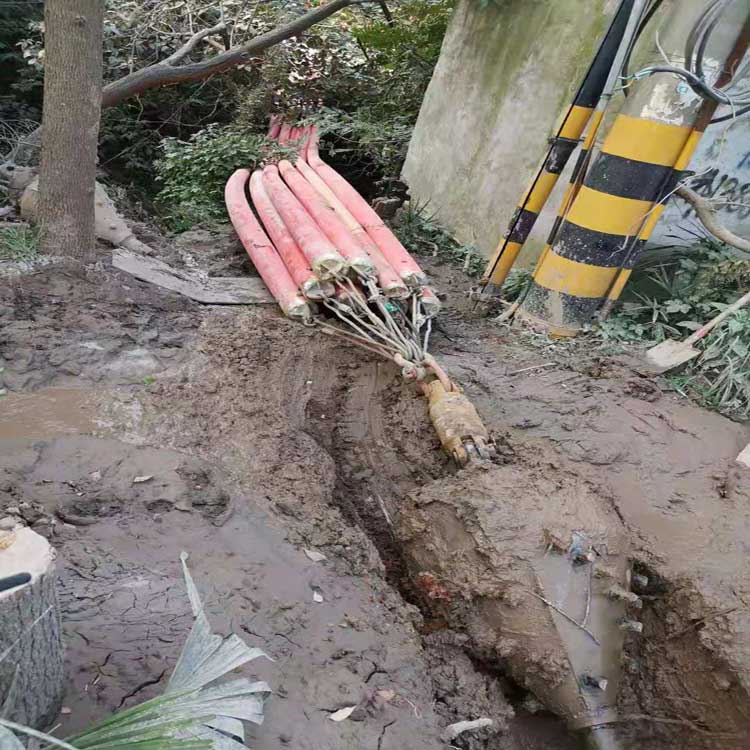 阿拉山口拖拉管